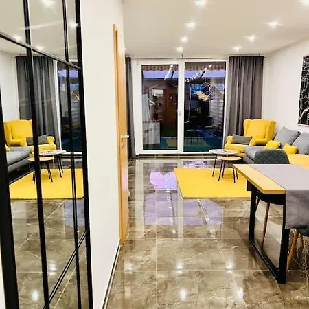 Ganzes Haus Mit Einer Terrasse, Garten Und Klimaanlage Casa de Férias
