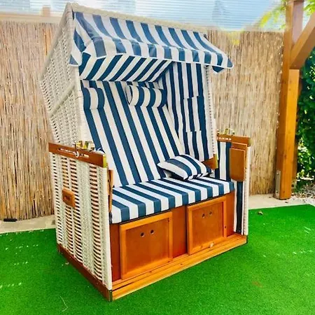 Ganzes Haus Mit Einer Terrasse, Garten Und Klimaanlage