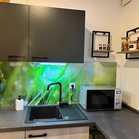 Ganzes Haus Mit Einer Terrasse, Garten Und Klimaanlage بيت للعطل *