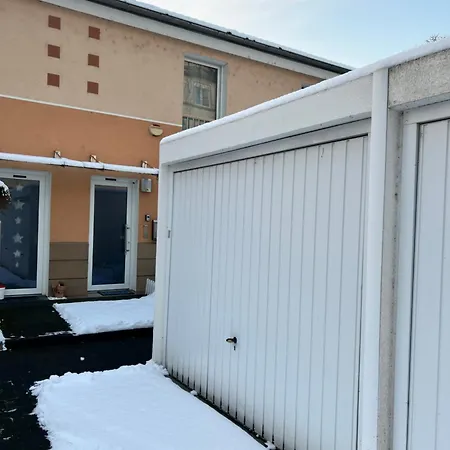 Ganzes Haus Mit Einer Terrasse, Garten Und Klimaanlage