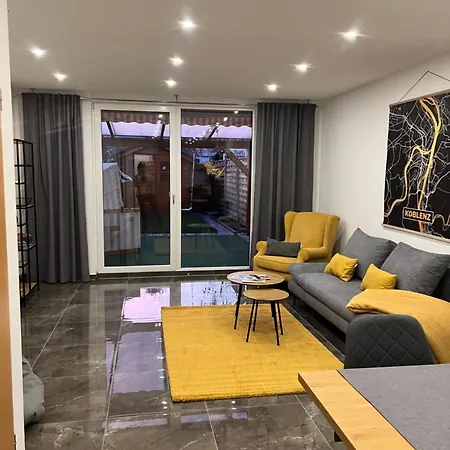 Ganzes Haus Mit Einer Terrasse, Garten Und Klimaanlage بيت للعطل