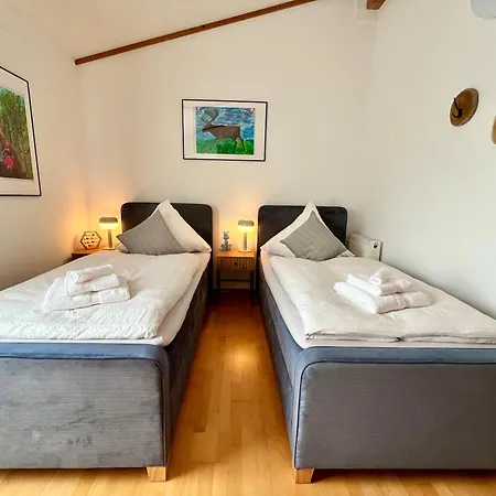 Ganzes Haus Mit Einer Terrasse, Garten Und Klimaanlage بيت للعطل