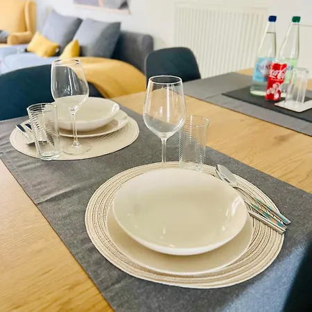 Ganzes Haus Mit Einer Terrasse, Garten Und Klimaanlage كوبلنس