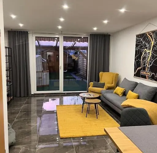 Ganzes Haus Mit Einer Terrasse, Garten Und Klimaanlage