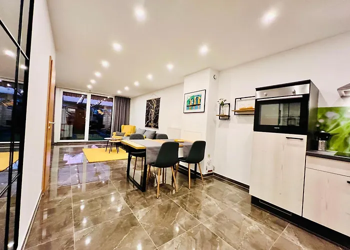 Ganzes Haus Mit Einer Terrasse, Garten Und Klimaanlage *